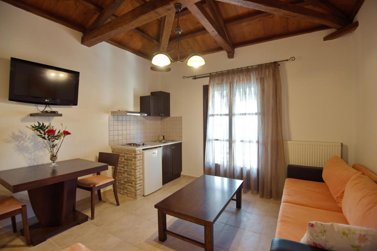 Yalis Hotel Votsi  Esterno foto