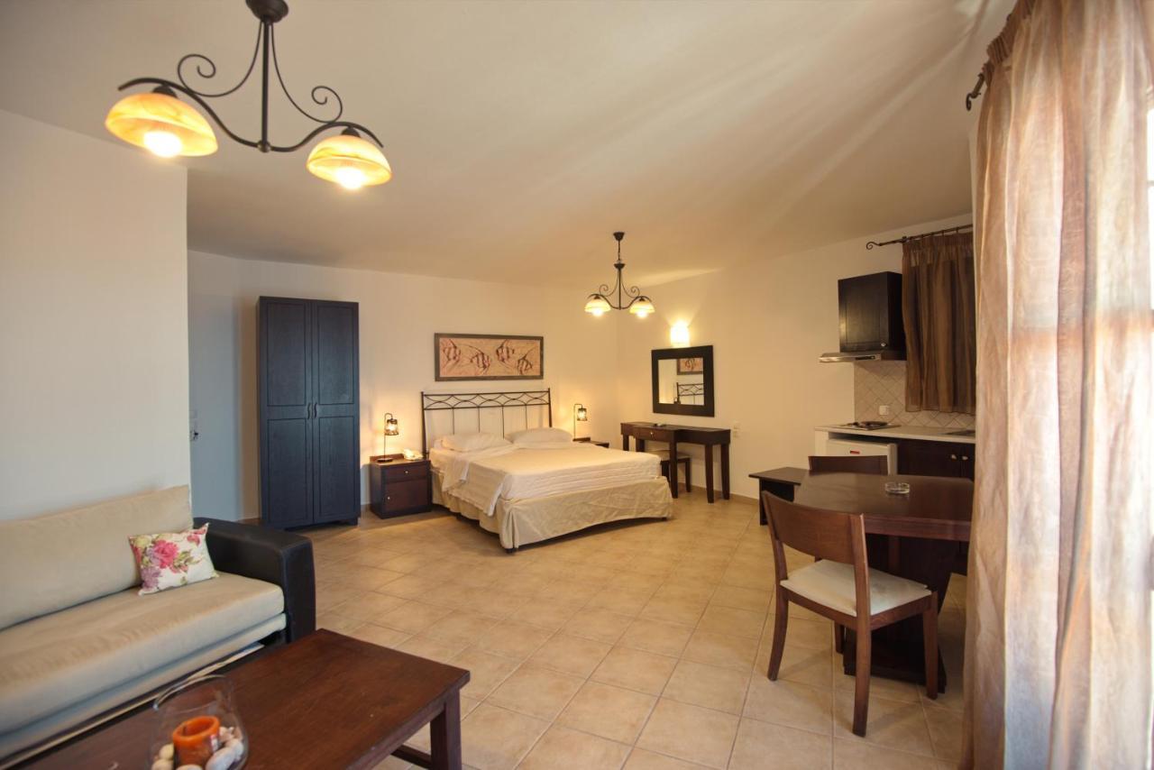 Yalis Hotel Votsi  Esterno foto