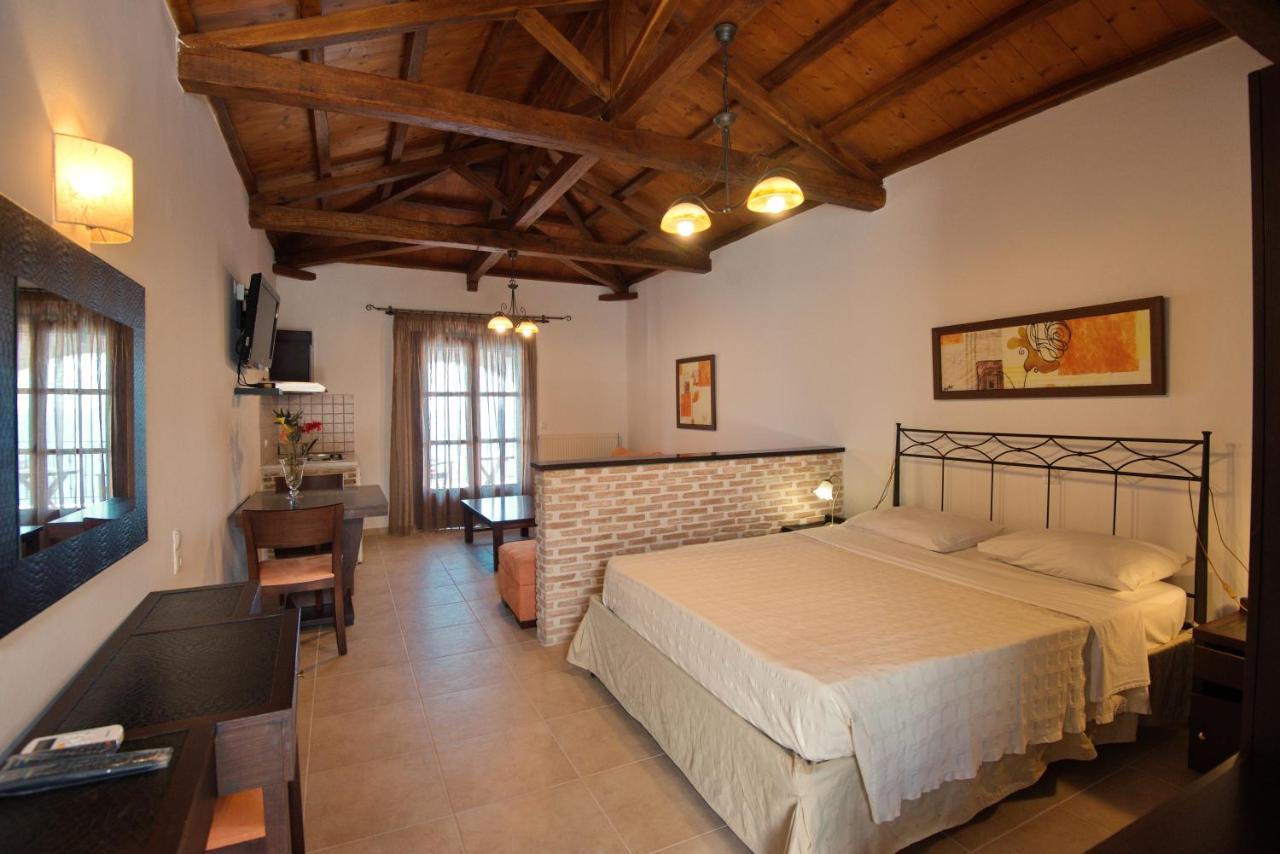 Yalis Hotel Votsi  Esterno foto